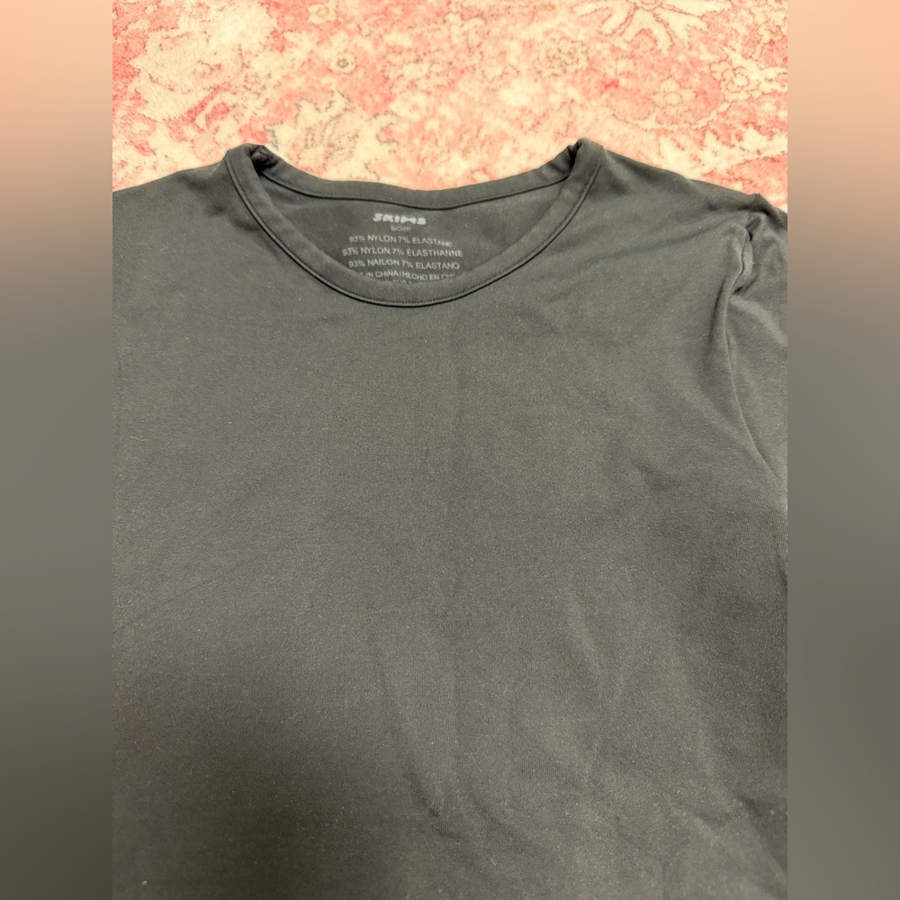 SKIMS SOFT SMOOTHING SEAMLESS
T-SHIRT small - Picture 3 of 4